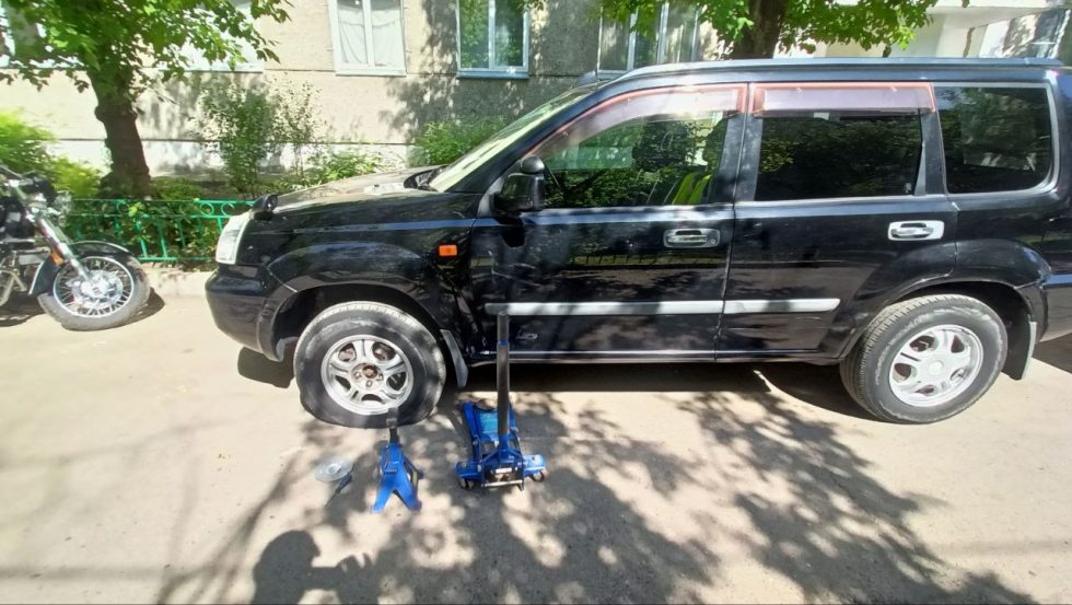 Ремонт колеса автомобиля Nissan x-trail на выезде